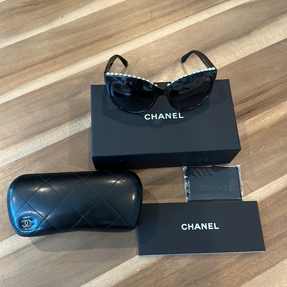 CHANEL Accessories - 💯 authentic Chanel pearl sunglasses